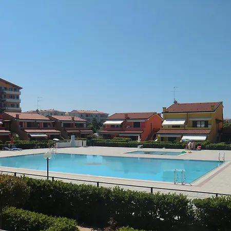 Villaggio Dei Fiori Con Piscina E Posto Incluso
